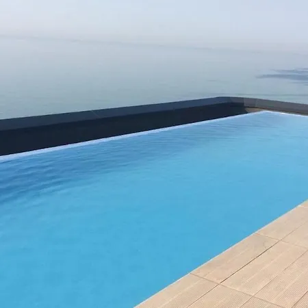 Vistas Al Mar Y Piscina Infinity Lägenhet